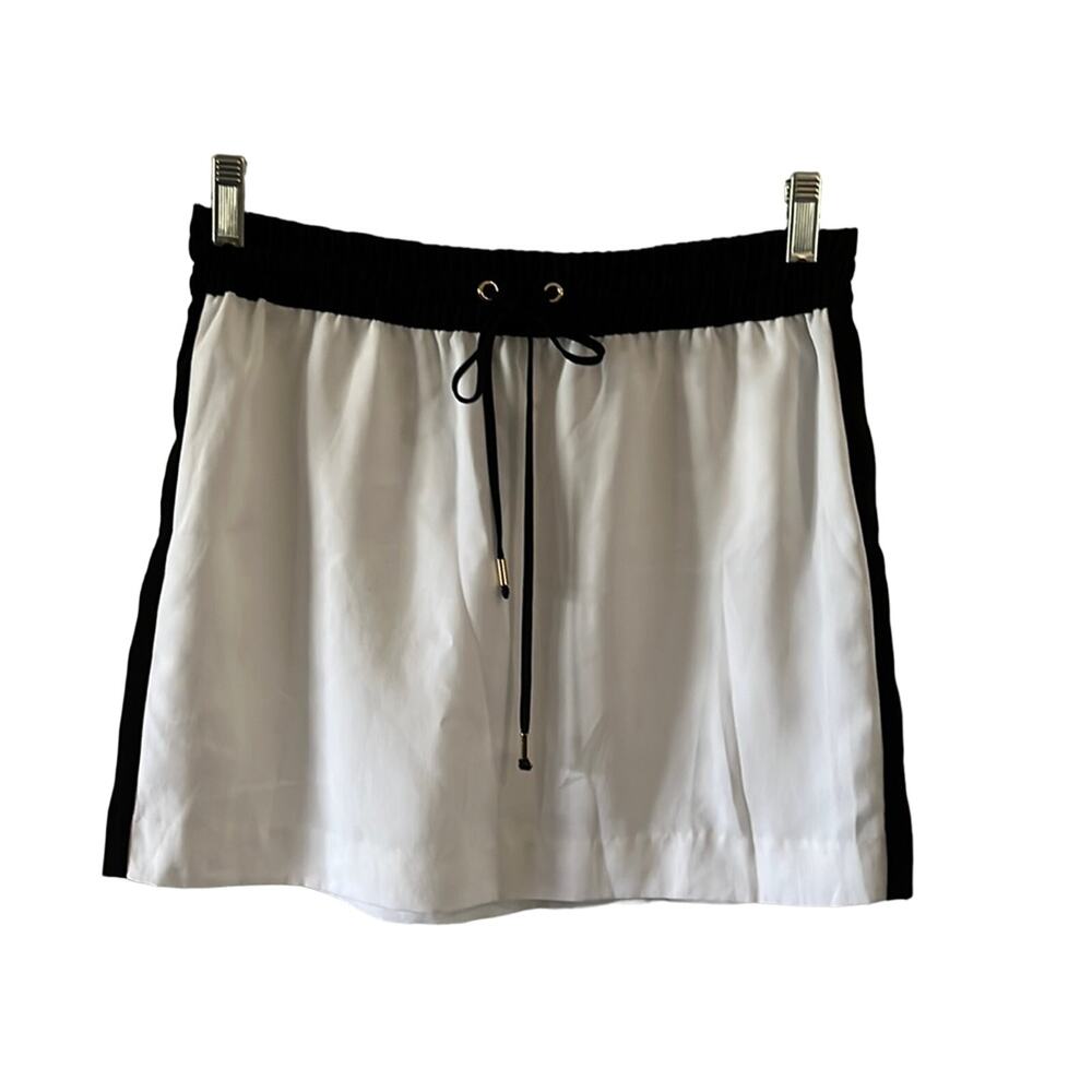 Express NWT White and Black Mini Skirt Woman Size Small Sporty Tenniscore